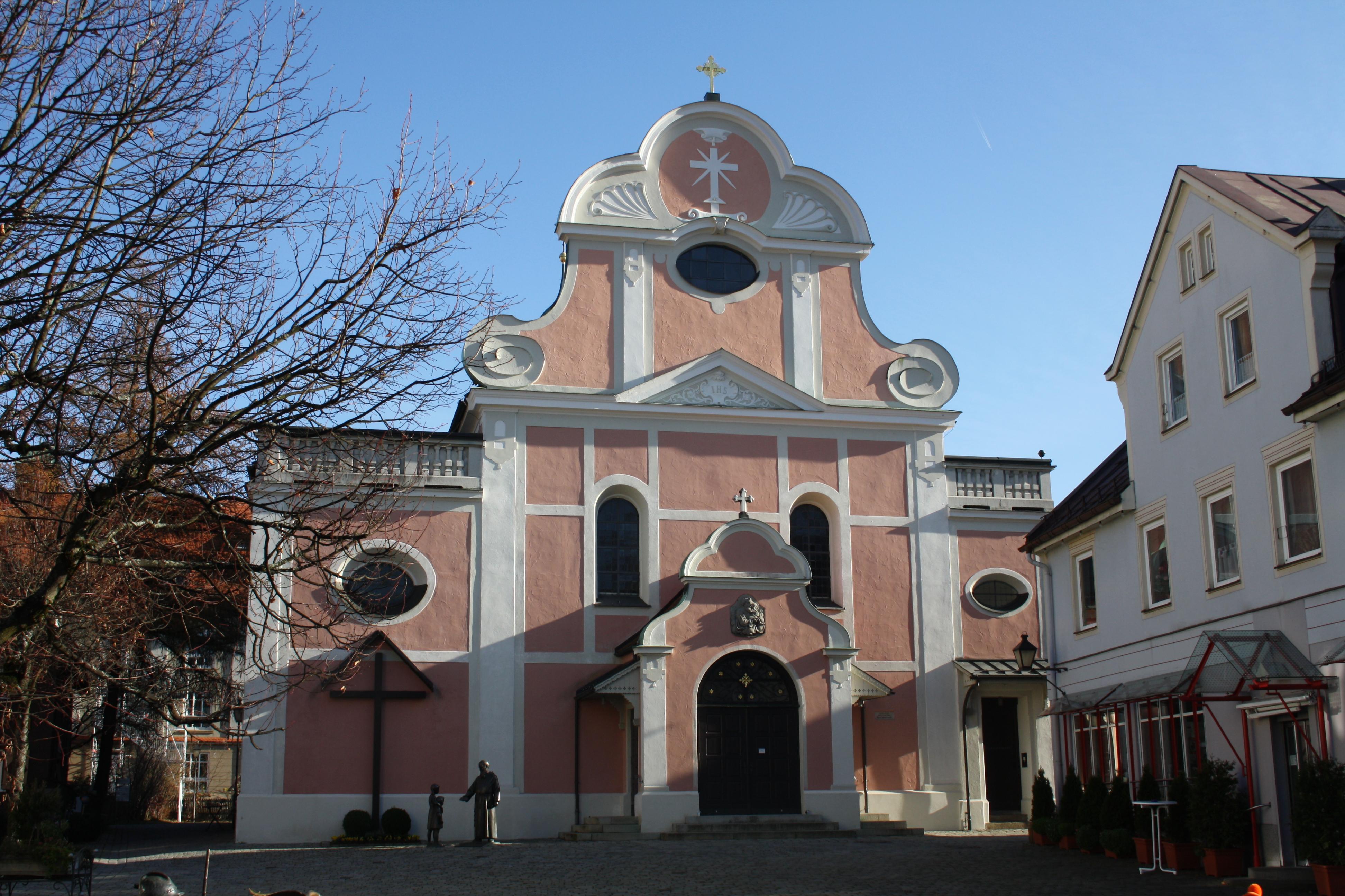 Die Klosterkirche St. Josef Die Klosterkirche St. Josef
