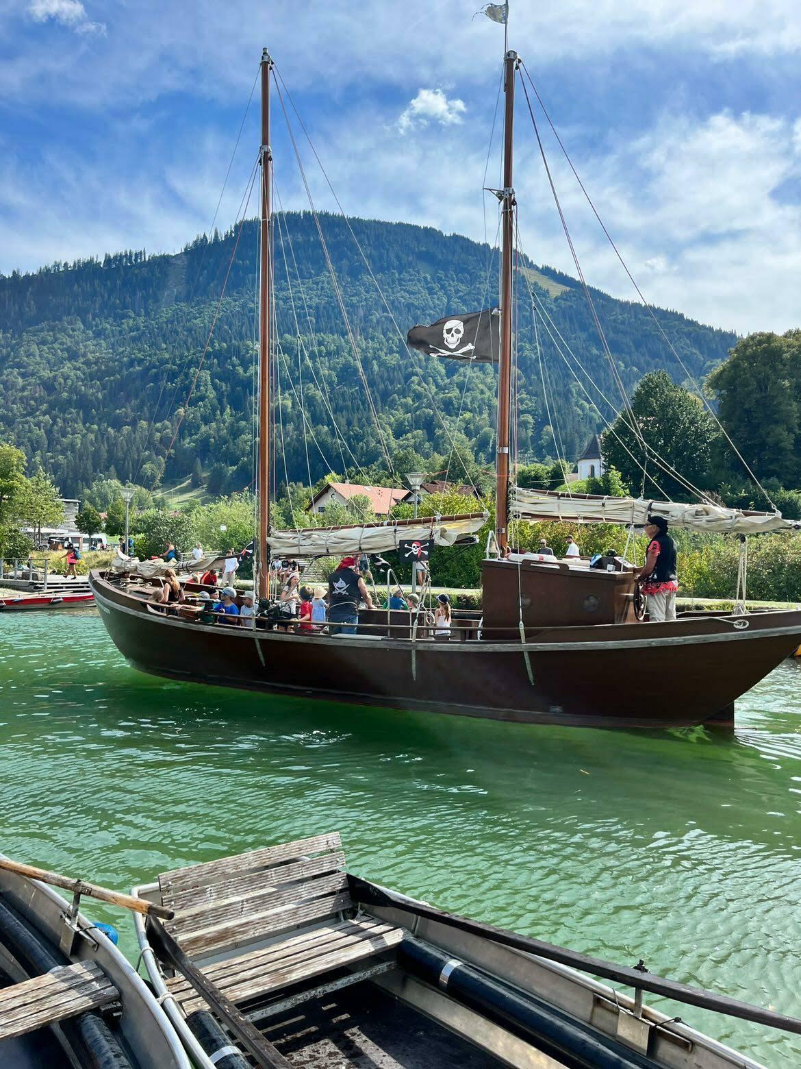 Schiff Ahoi! Schiff Ahoi!