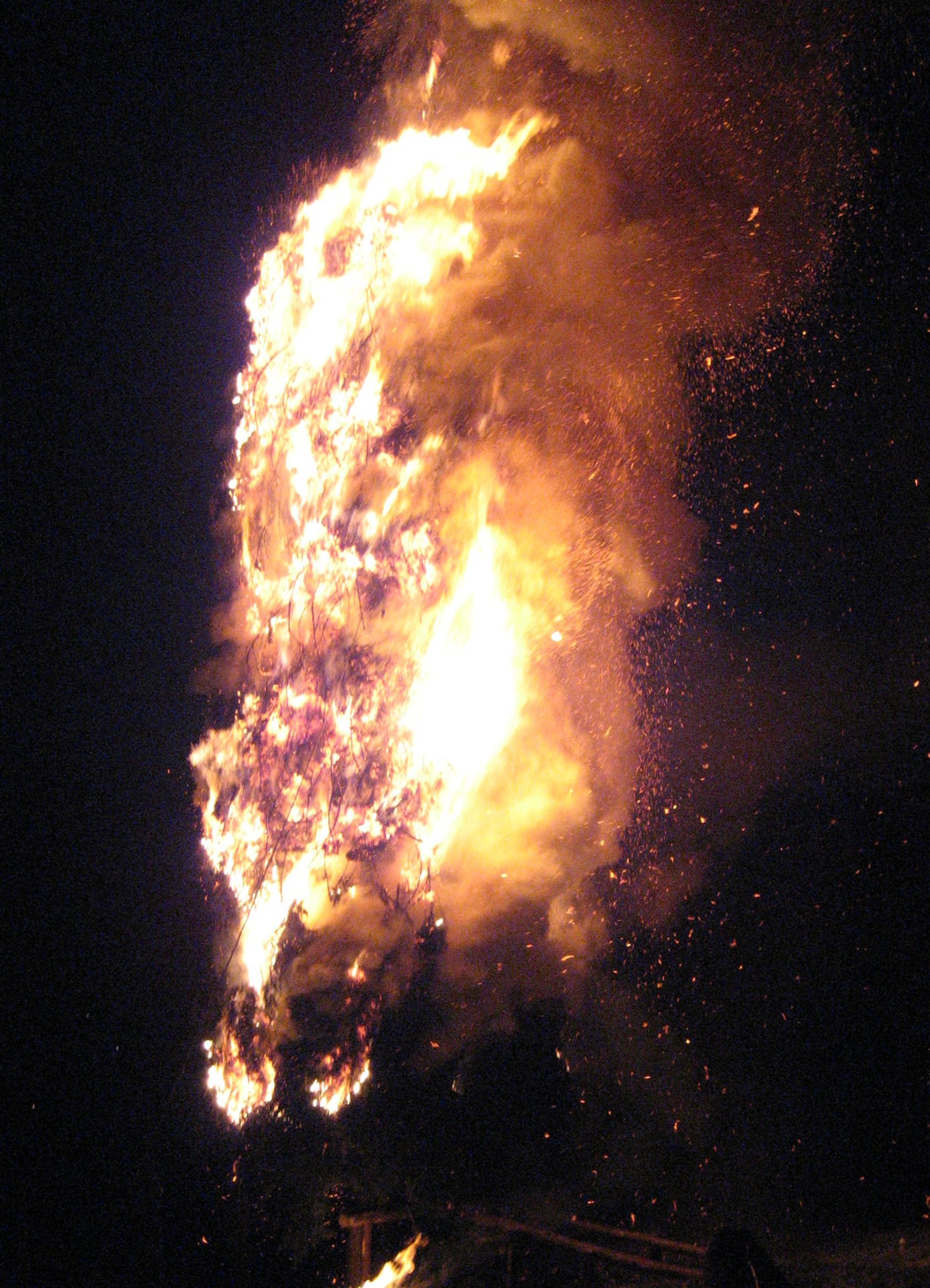 Ferienwelt Winterberg_2007_Osterfeuer Brauchtum_ (1).jpg Ferienwelt Winterberg_2007_Osterfeuer Brauchtum_ (1).jpg