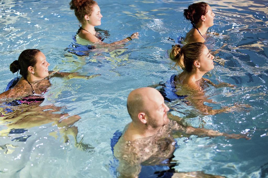 Aqua-Jogging im Hallenbad Aqua-Jogging im Hallenbad