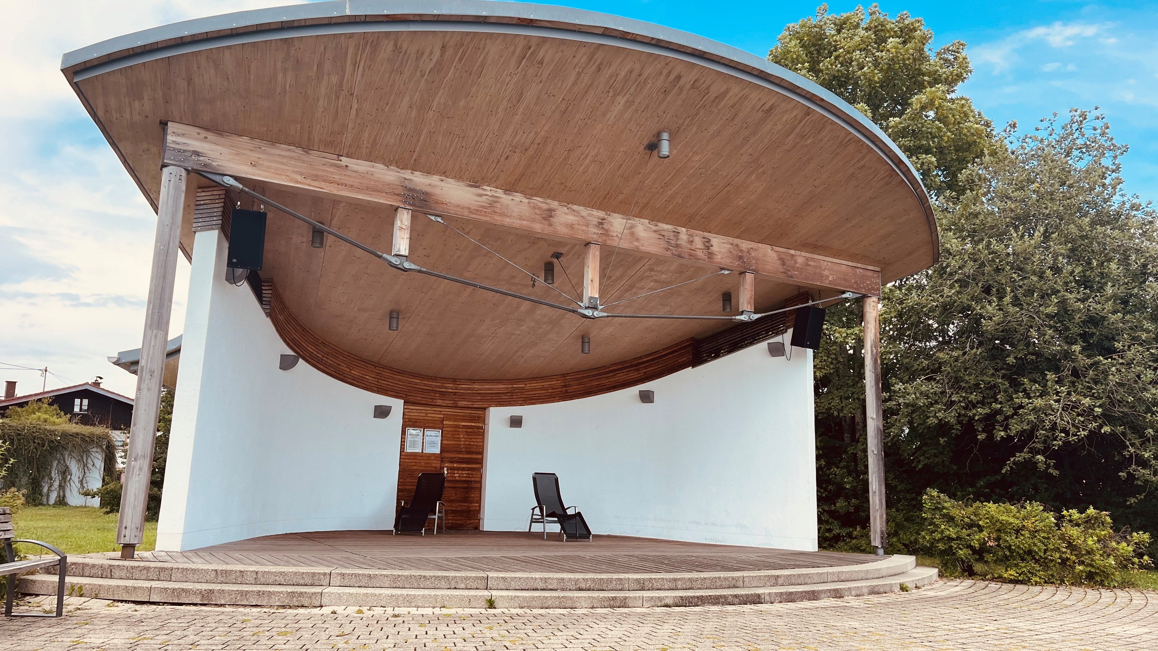 Pavillon.jpg Pavillon.jpg