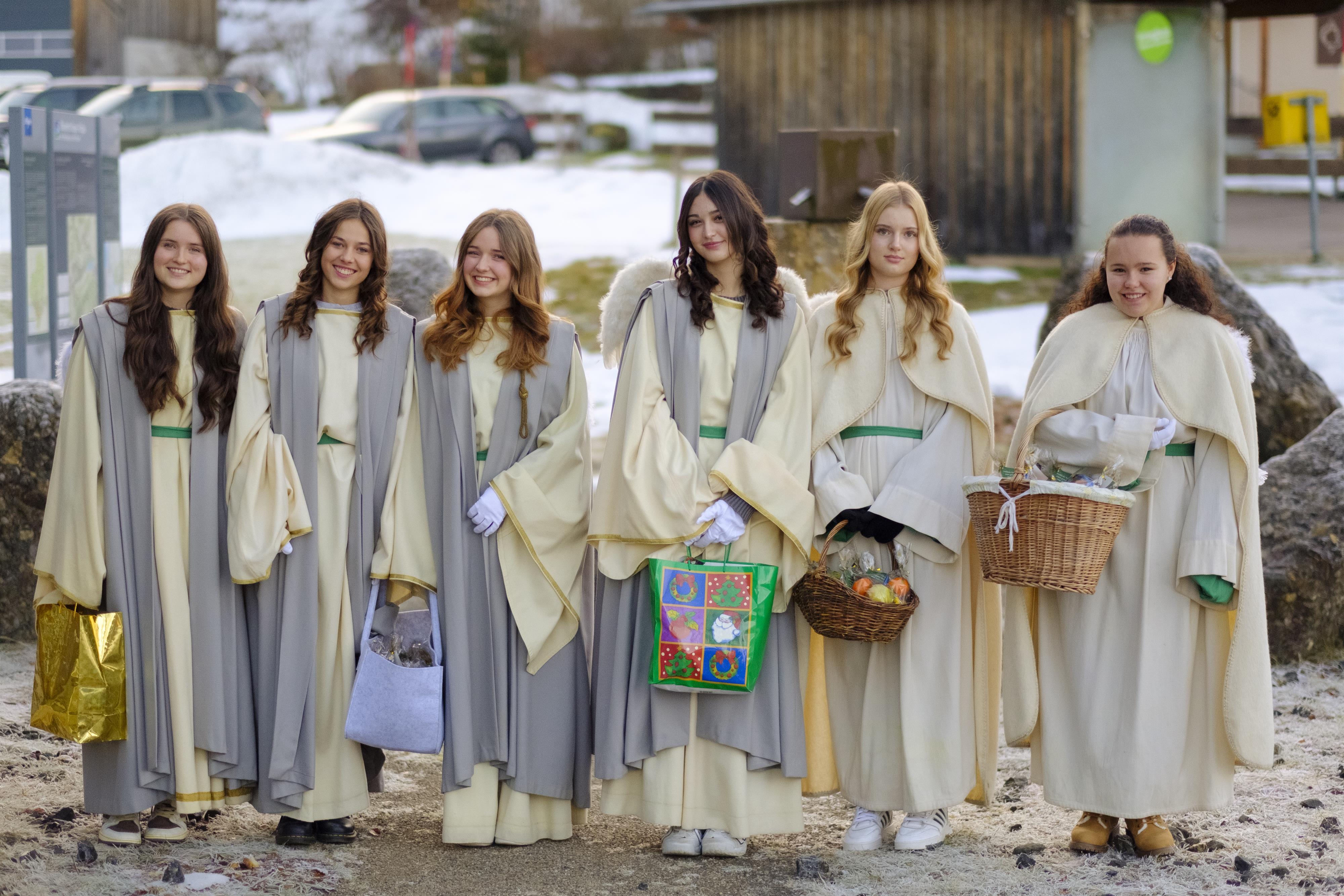 Die Engele kommen mit Geschenken! Die Engele kommen mit Geschenken!