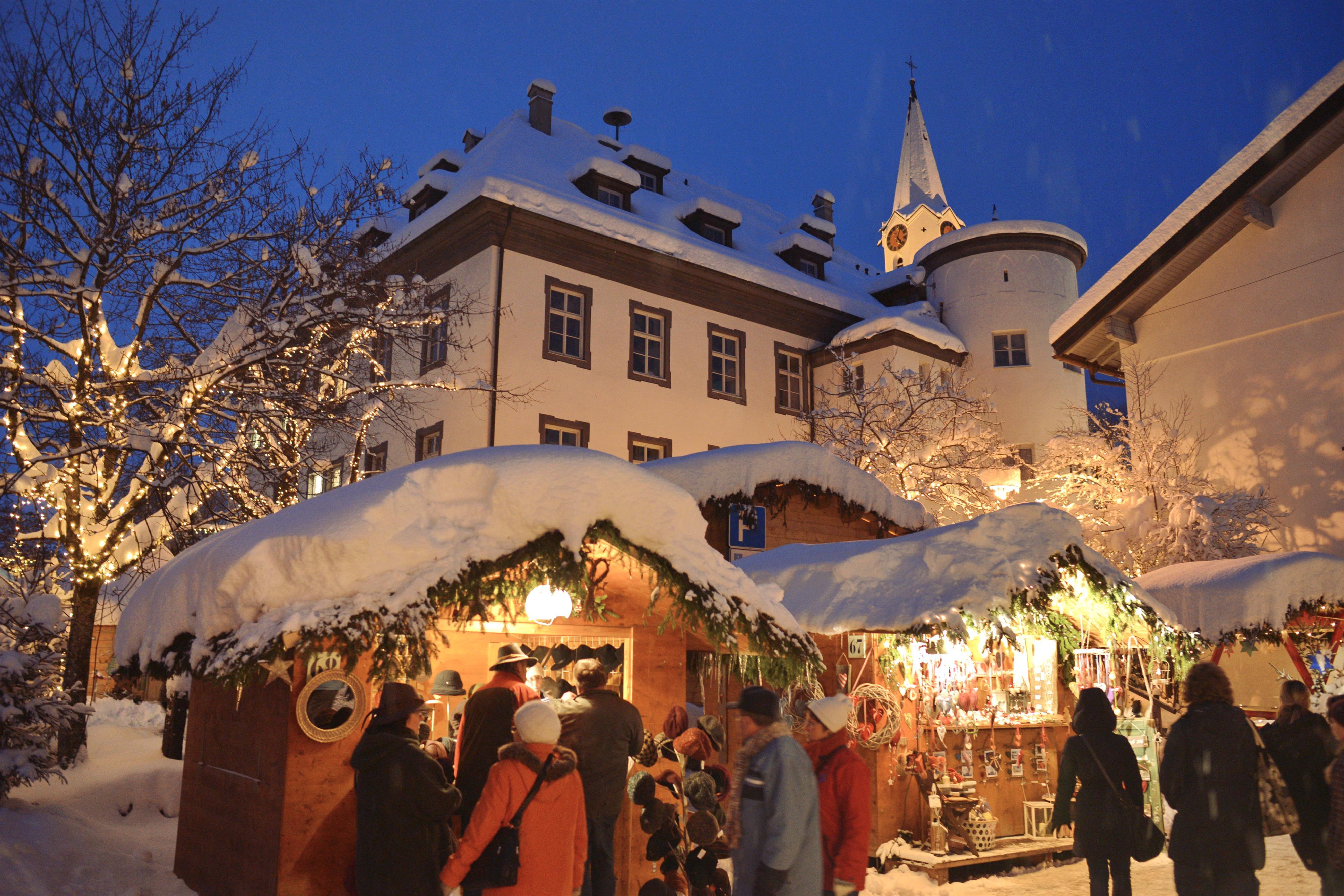 Weihnachtsmarkt Hütten