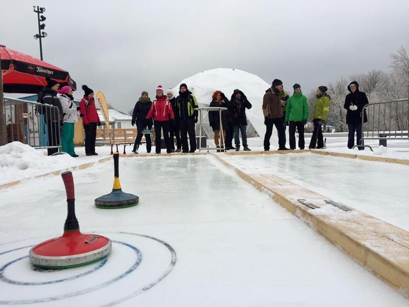 Eisstockschießen 3.jpg Eisstockschießen 3.jpg