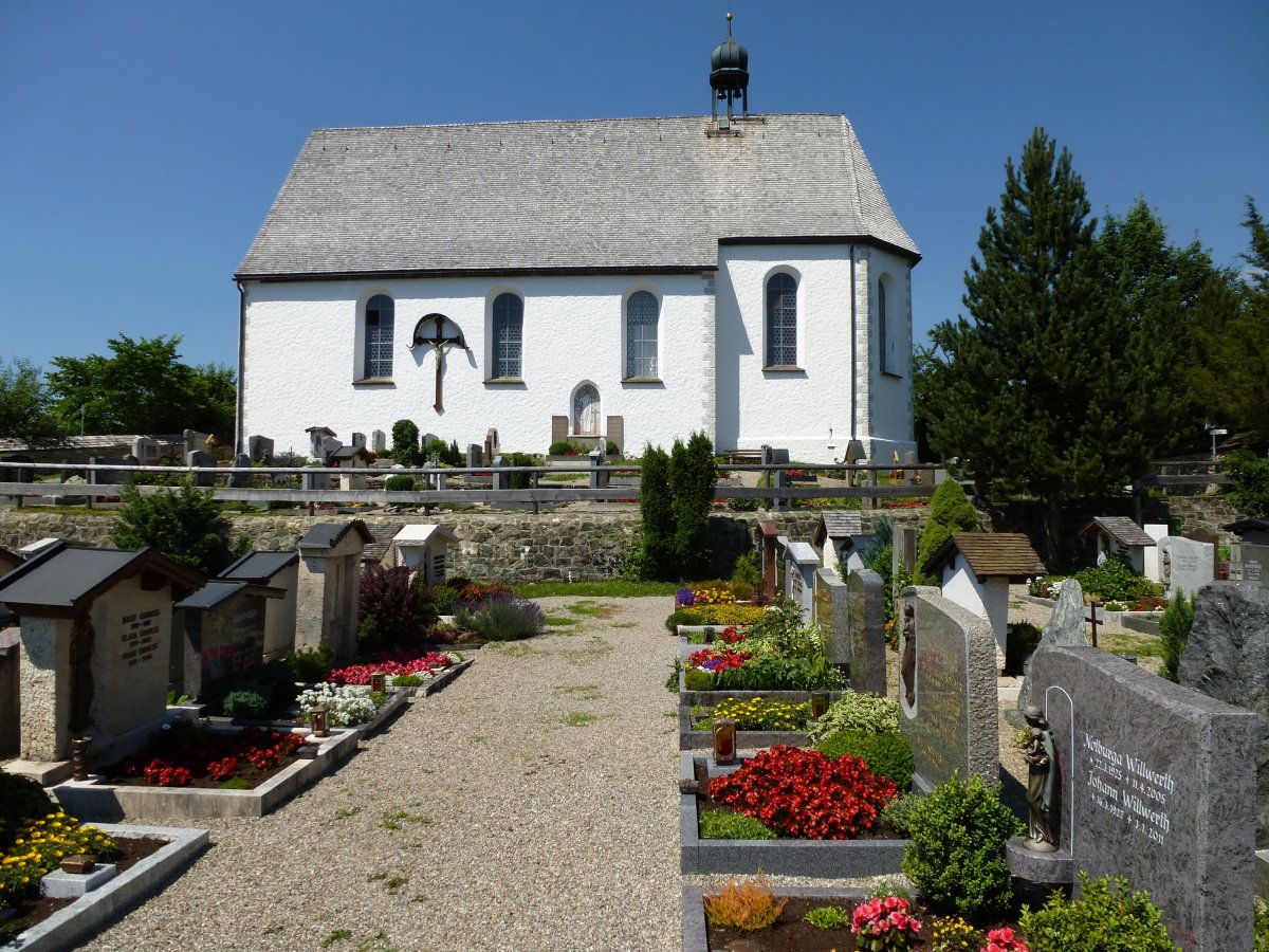 Burgkirche mit Friedhof neu