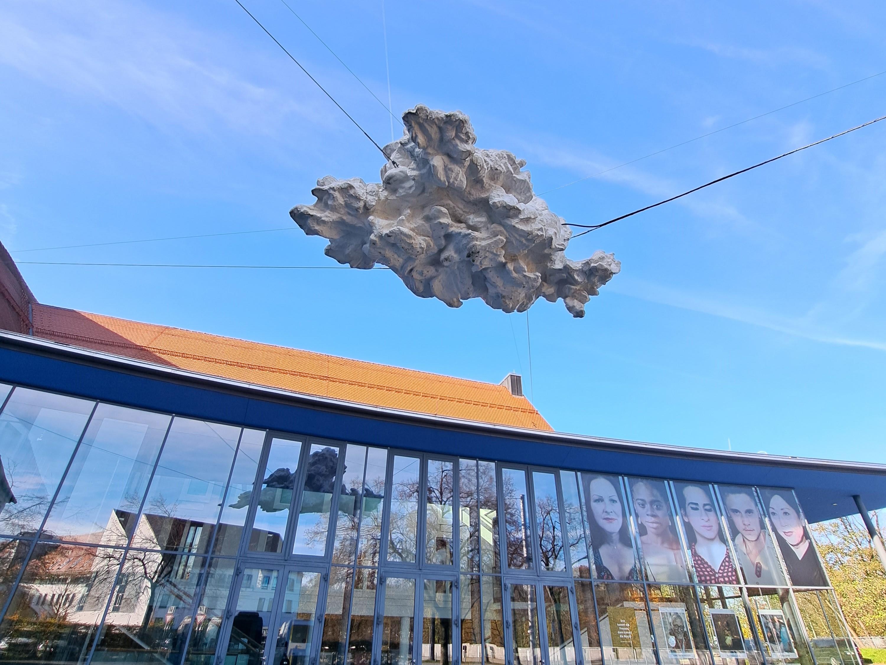 Cumulus-Wolke am Stadttheater