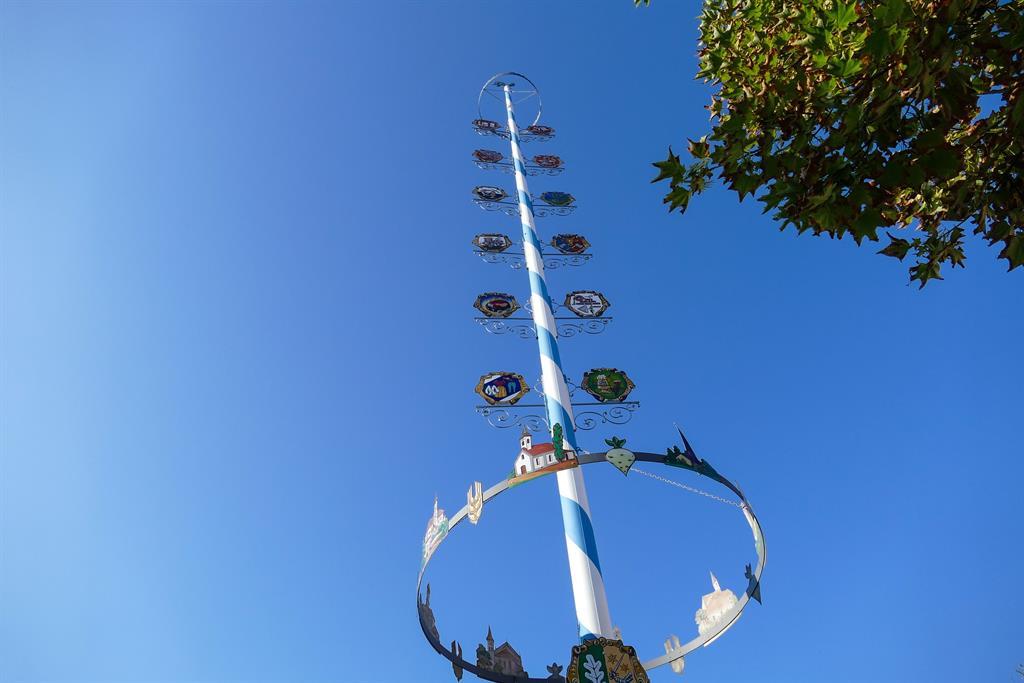 Maibaumaufstellen