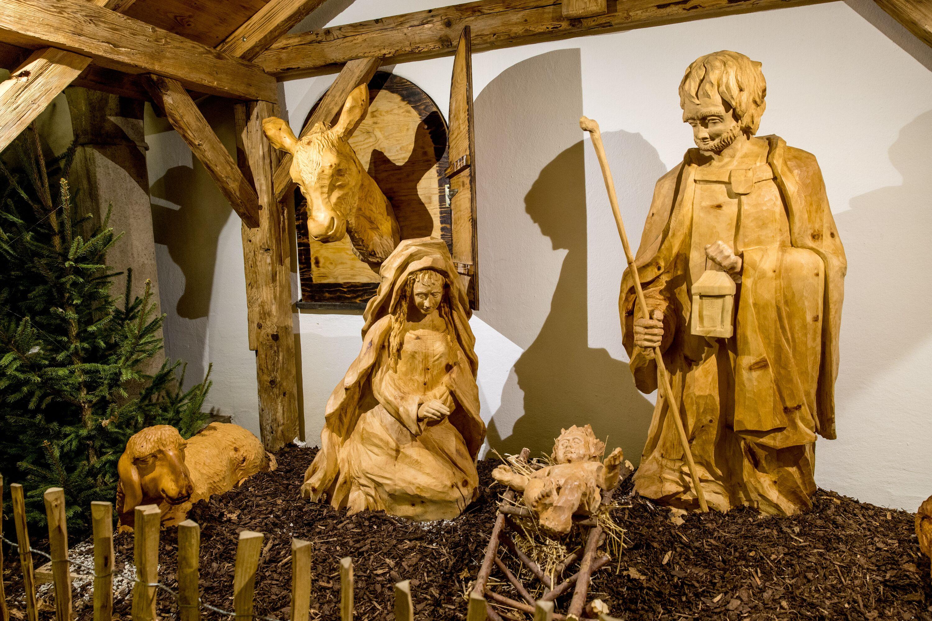 Hölzerne Krippe vor dem Kemptener Rathaus