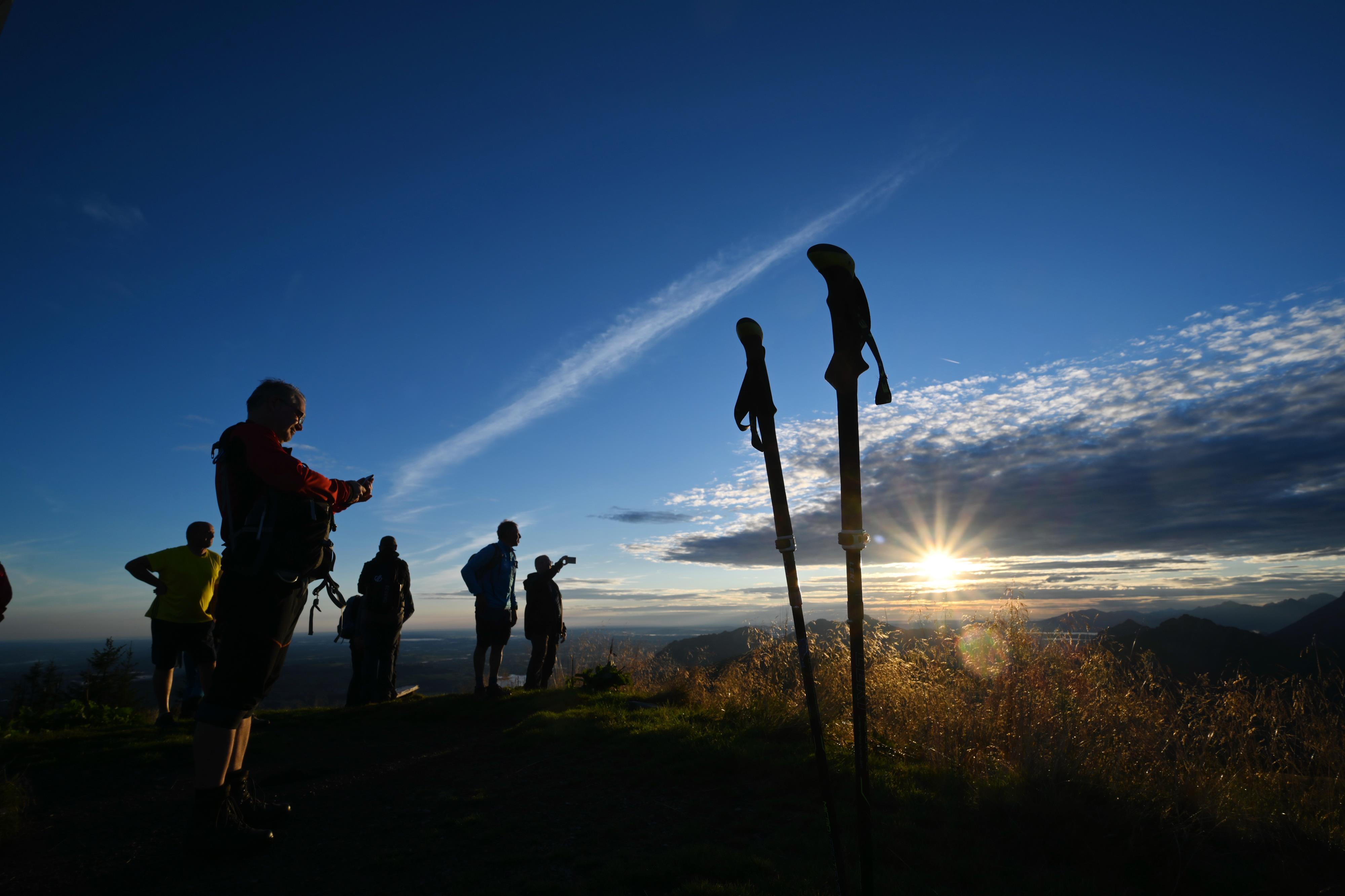 Wandern bei Sonnenaufgang