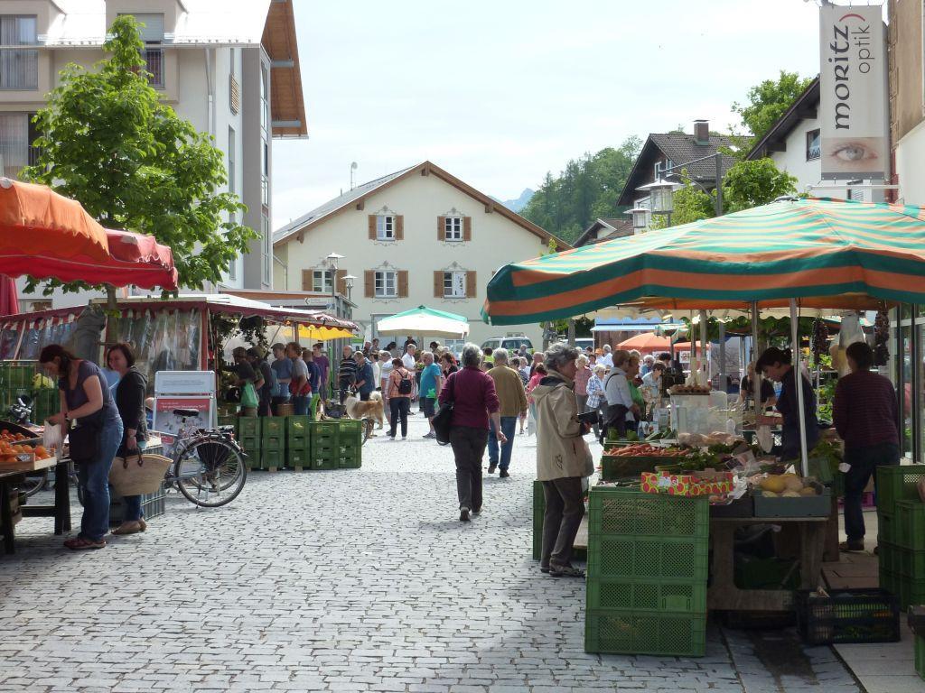 Wochenmarkt in der Fußgängerzone