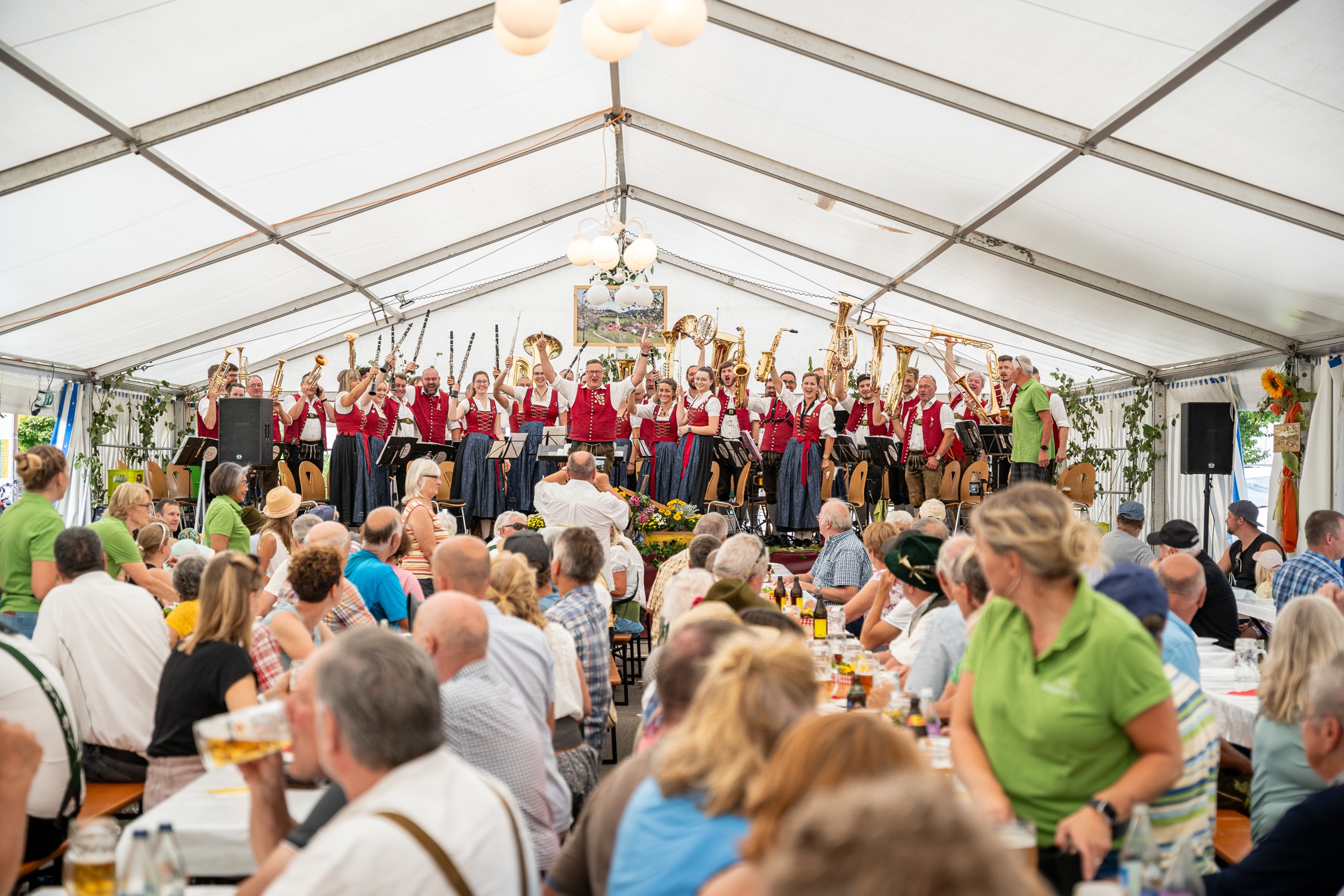 Musikkapelle Festzelt 2024.jpg