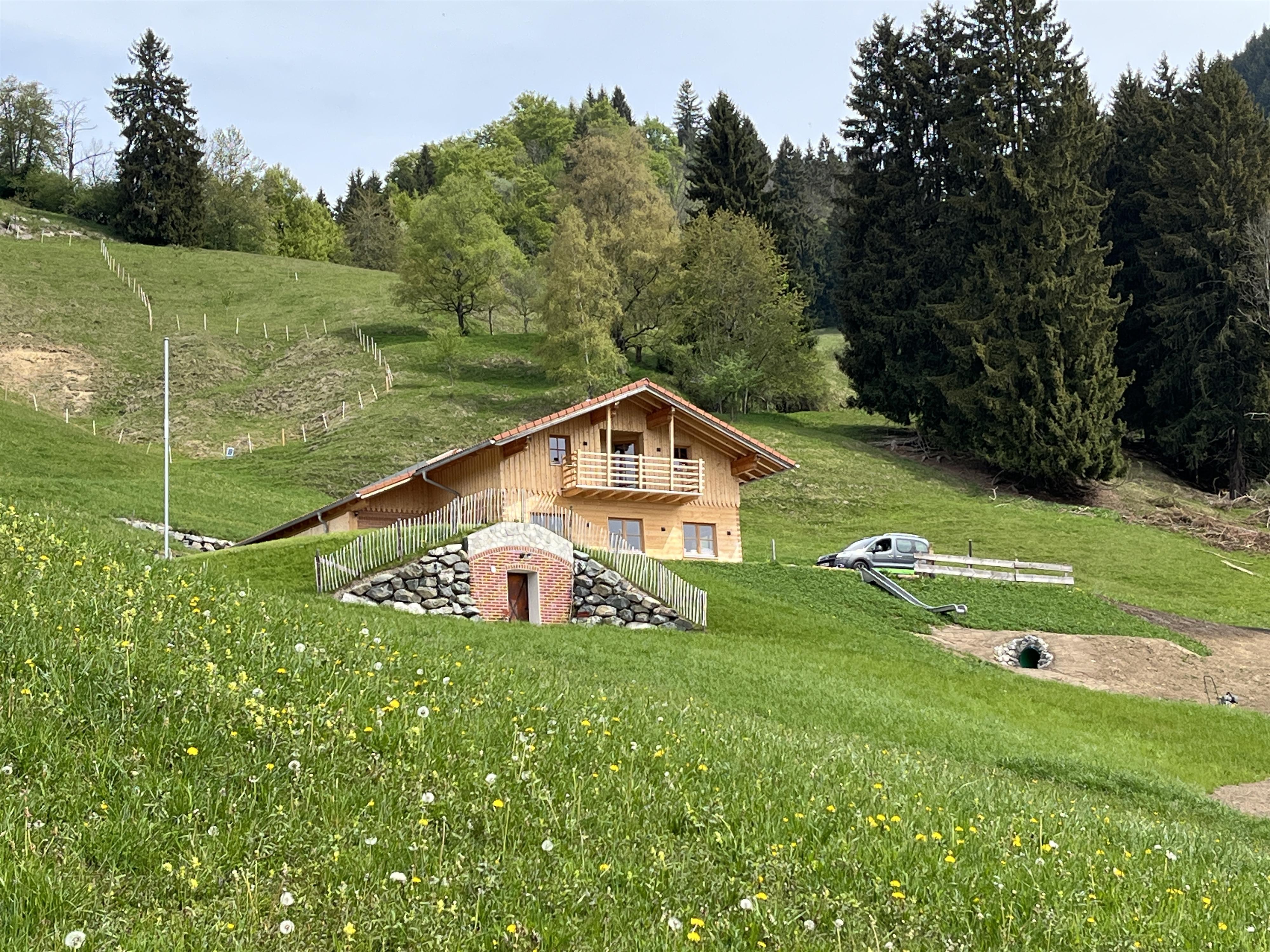 Sennalpe Weinberg Eck im Frühjahr Sennalpe Weinberg Eck im Frühjahr