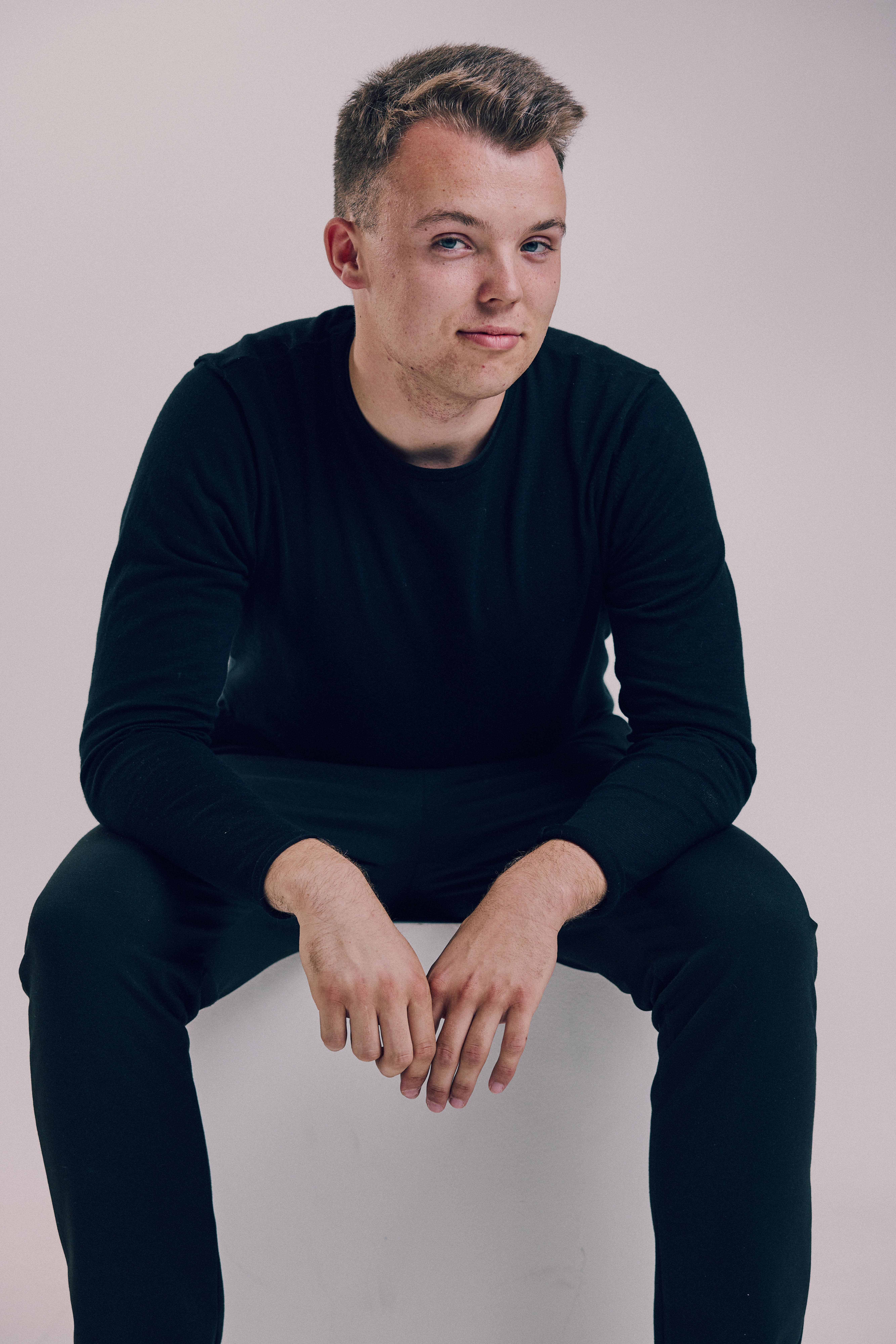 Timon Kerzel 1.jpg Timon Kerzel 1.jpg