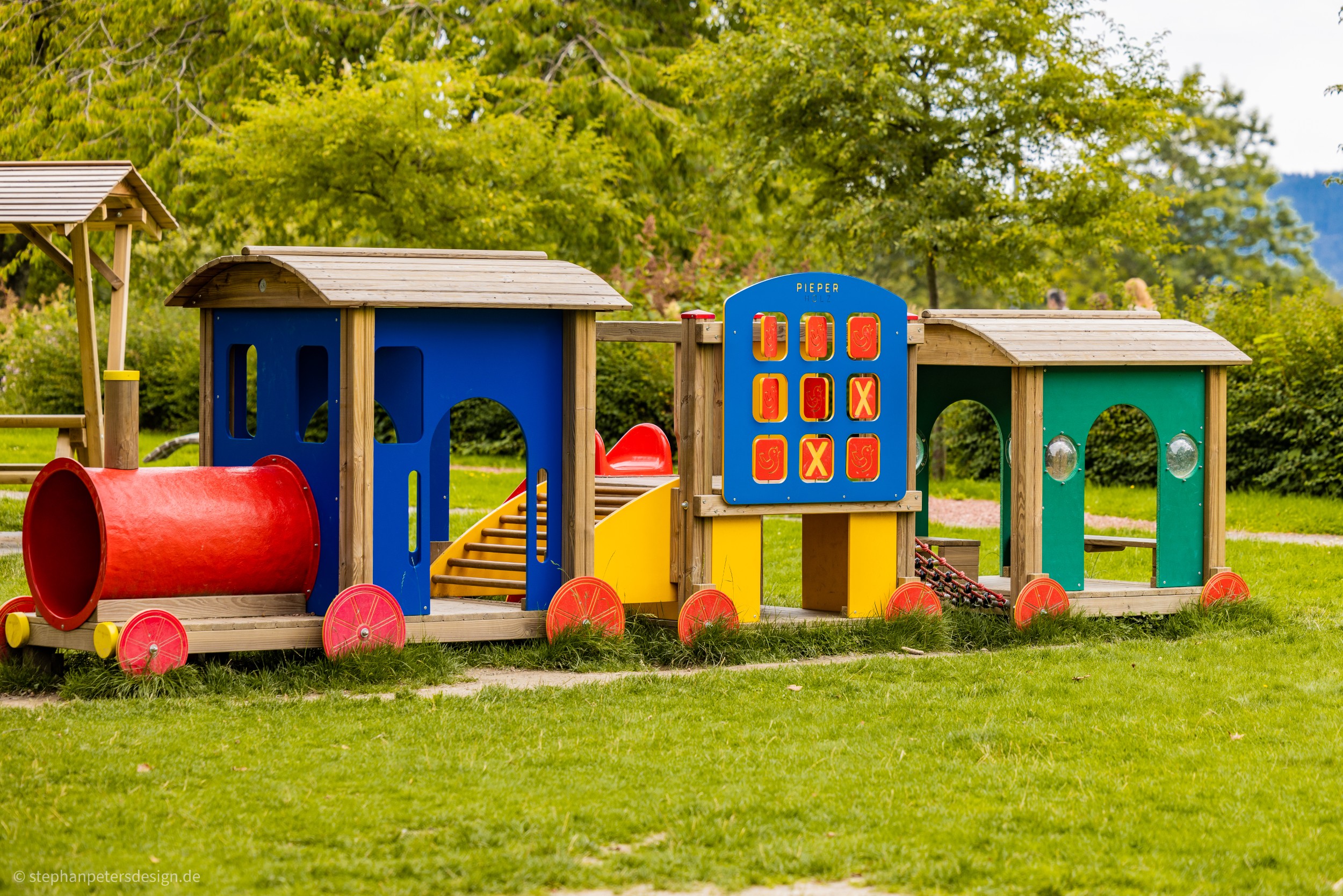 Spielen im Kurpark.jpg Spielen im Kurpark.jpg