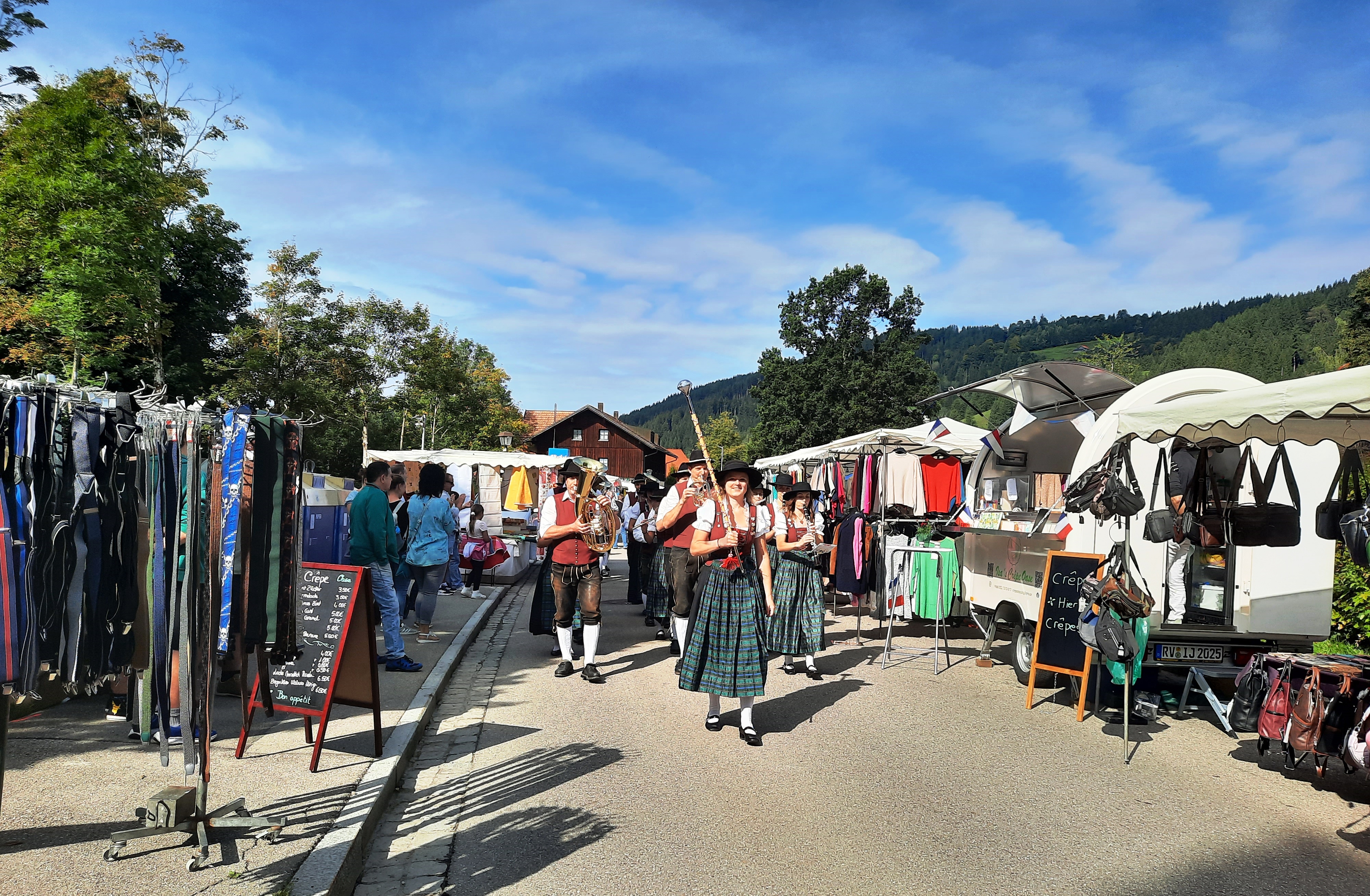 Herbstmarkt Weitnau - Einzug der Musikkapelle Weitnau