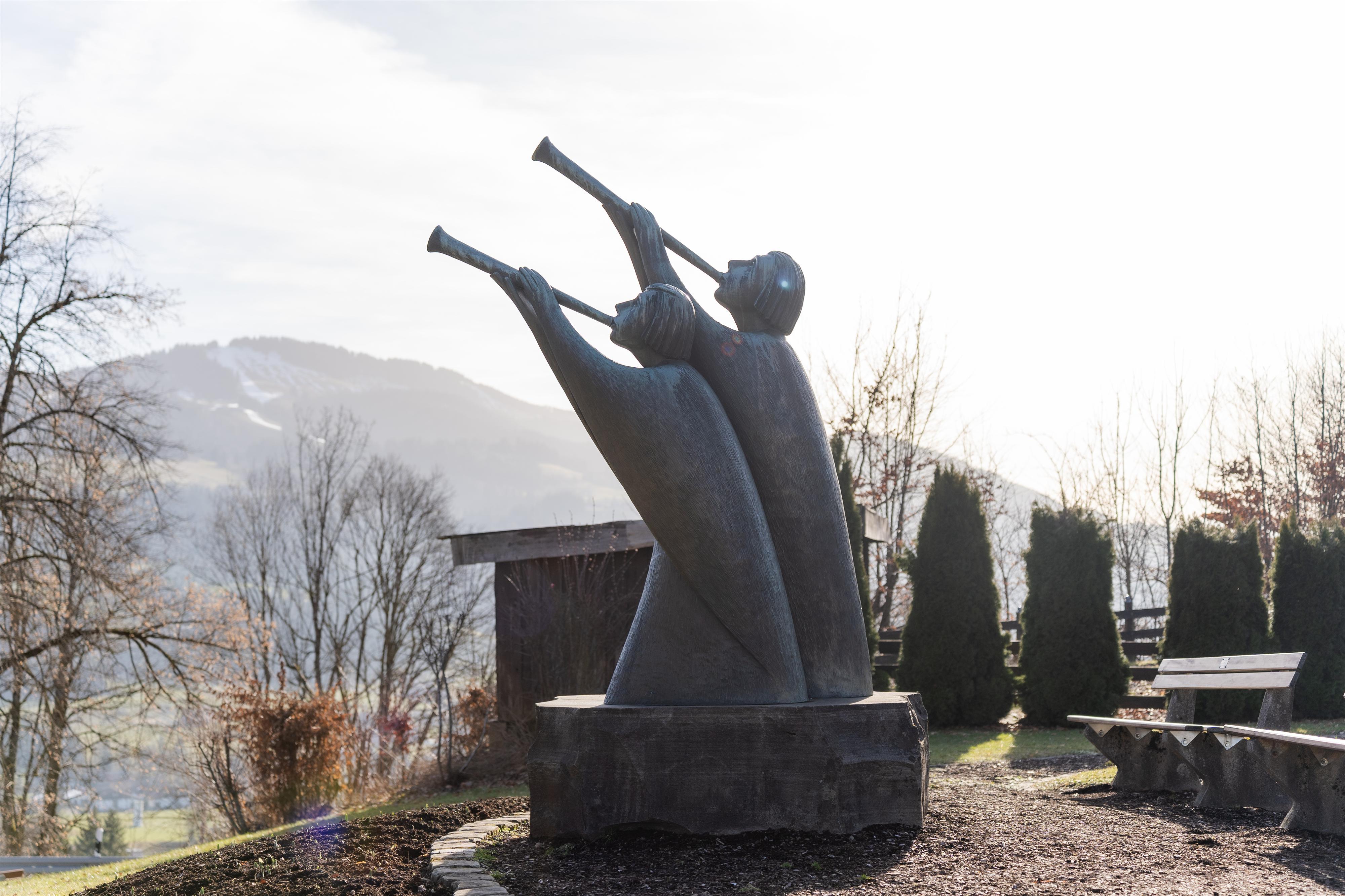 Fideles Bentele Figuren im gesamten Ort Fideles Bentele Figuren im gesamten Ort