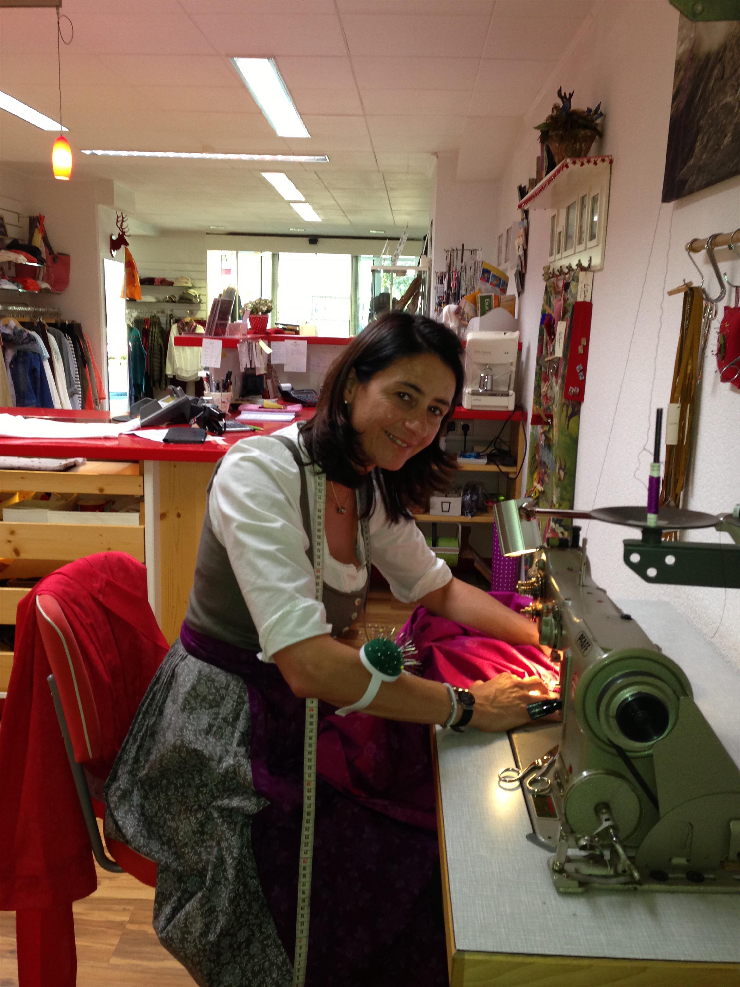 Vorführung Schneidern einer Dirndl-Schürze