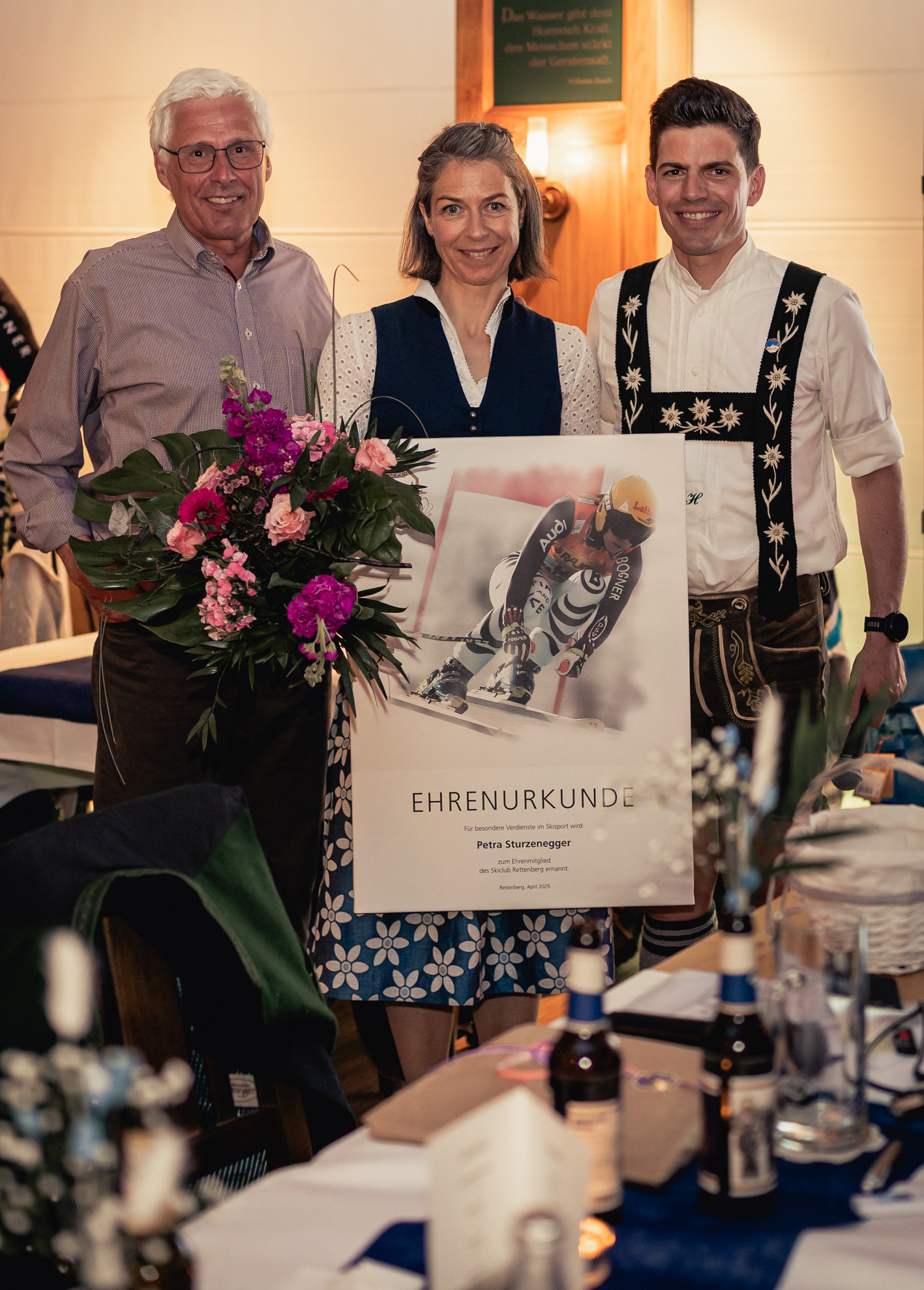 Manfred Wolf (Ehrenvorstand), Petra Sturzenegger und Vorstand Fabian Häusler. Foto: Köberle Manfred Wolf (Ehrenvorstand), Petra Sturzenegger und Vorstand Fabian Häusler. Foto: Köberle