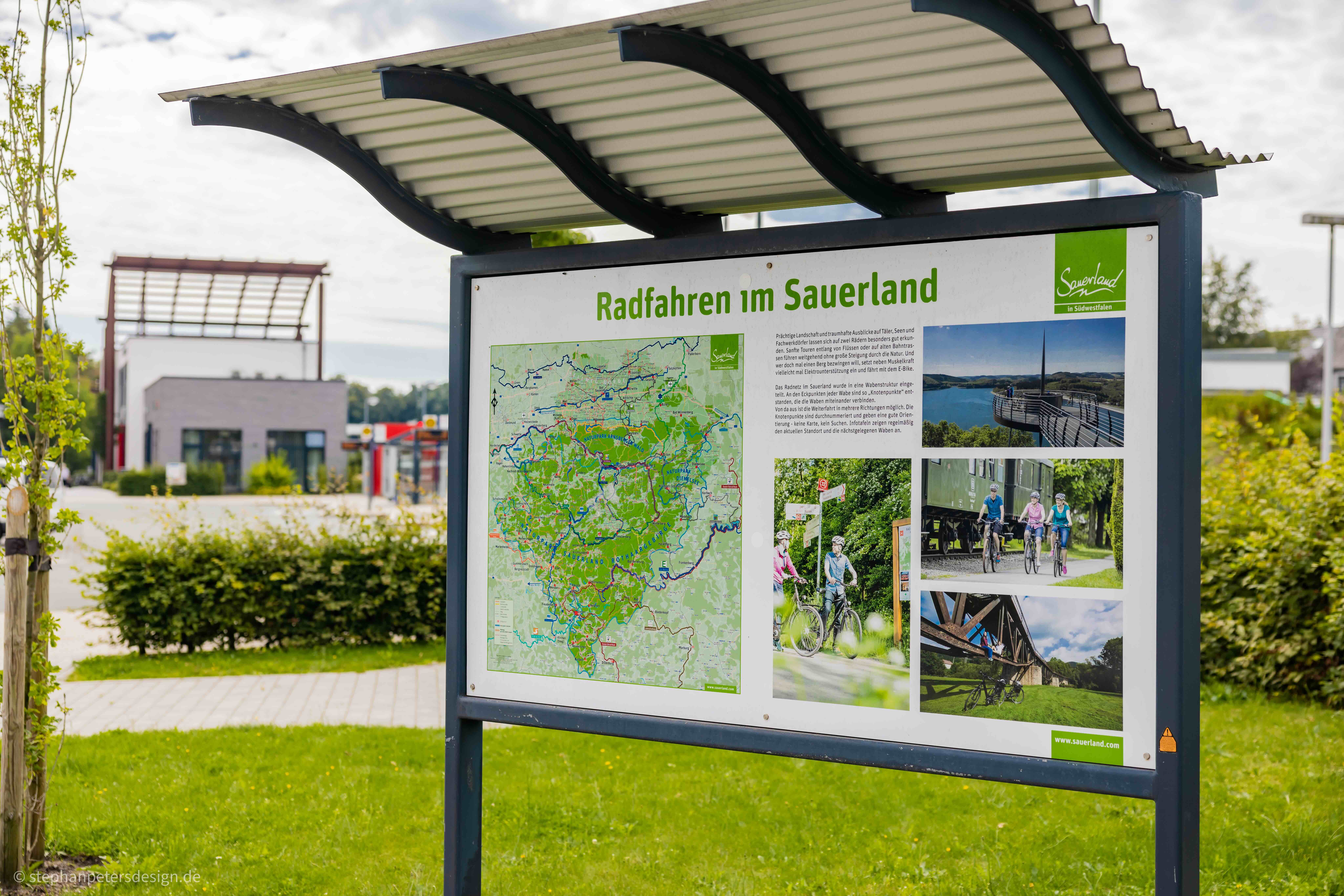 Informationstafel  zum Radfahren im Sauerland.