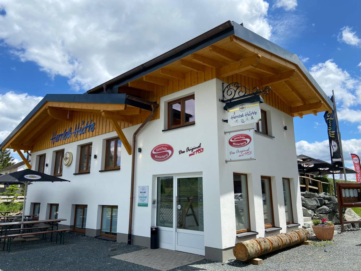 Außenansicht der Herrloh´s Biker Hütte.