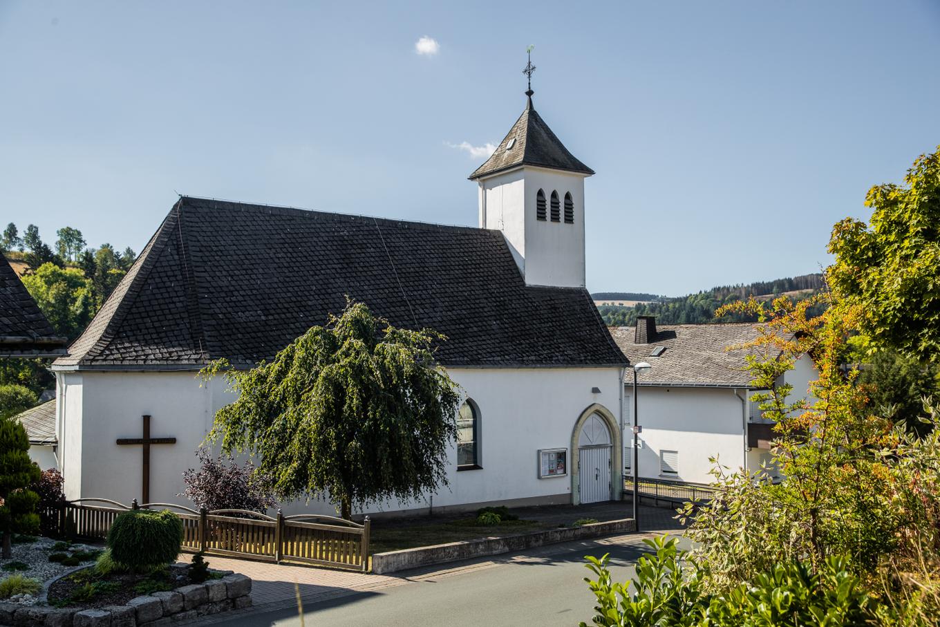 Kirche St. Maria Magdalena Elkeringhausen.jpg
