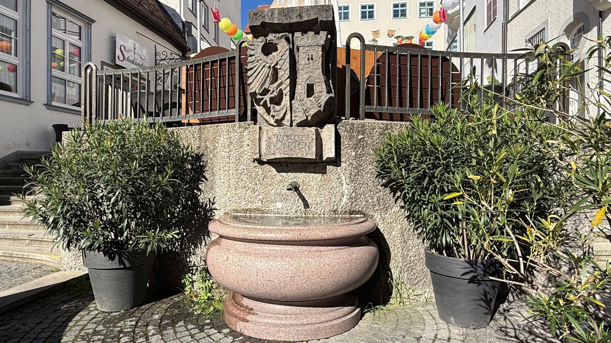 Brunnen an der Freitreppe Brunnen an der Freitreppe